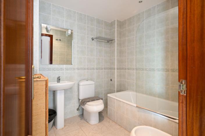 Image No.10-4 Bed Townhouse for sale