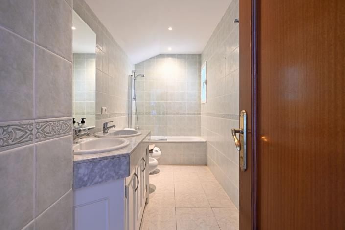 Image No.12-4 Bed Townhouse for sale