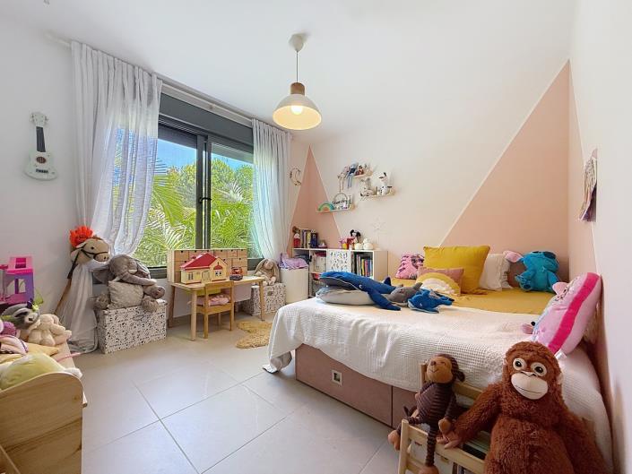 Image No.10-3 Bed Apartment for sale