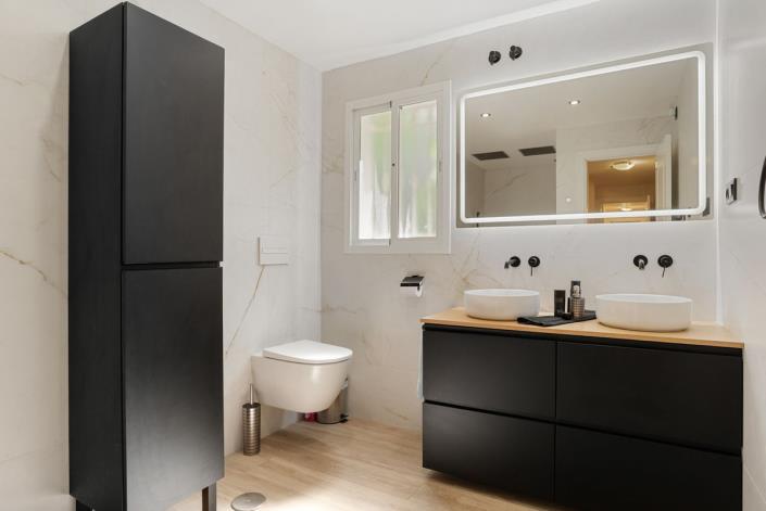 Image No.15-4 Bed Villa / Detached for sale