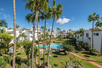 10-bb915d1cb19341576dcdc994b81ab9c5