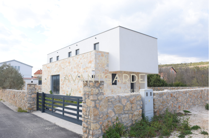 Image No.2-4 Bed House for sale