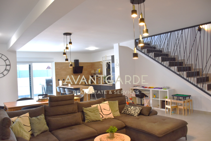 Image No.3-4 Bed House for sale