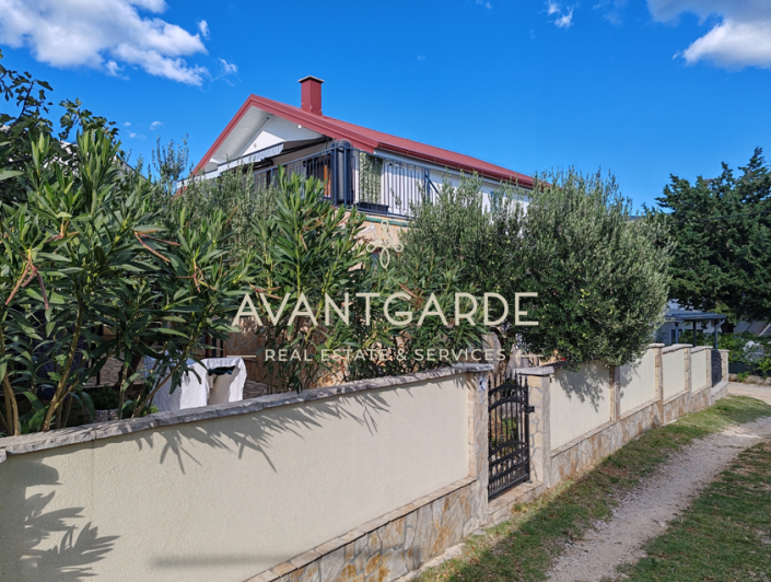 Image No.1-5 Bed House for sale