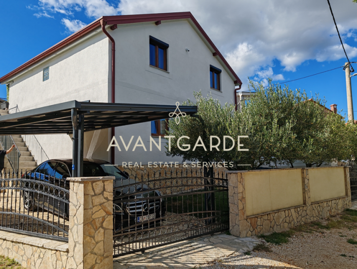 Image No.2-5 Bed House for sale