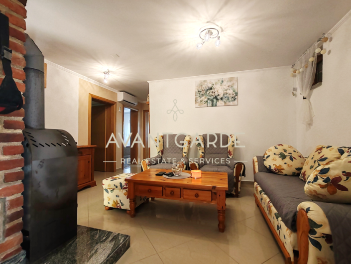 Image No.6-5 Bed House for sale