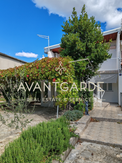 Image No.2-5 Bed House for sale