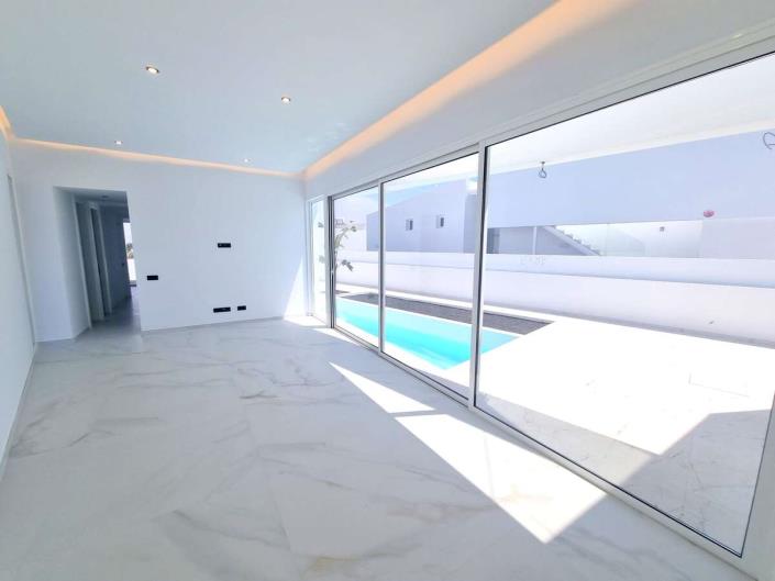 Image No.8-3 Bed Villa / Detached for sale