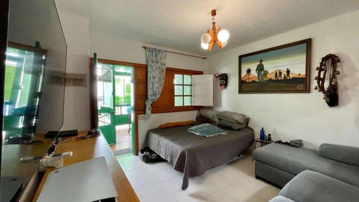 Image No.2-3 Bed House for sale