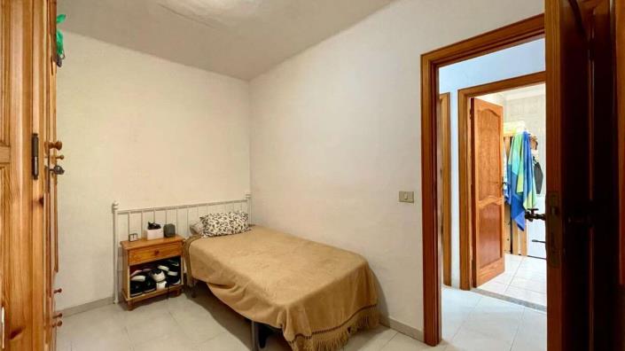 Image No.6-3 Bed House for sale