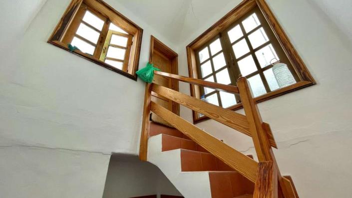 Image No.10-3 Bed House for sale