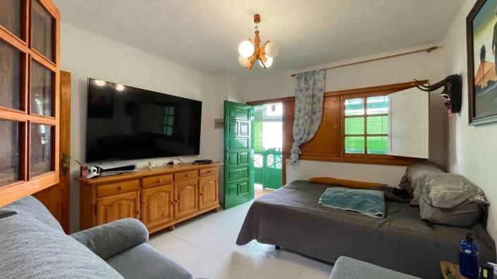 Image No.17-3 Bed House for sale