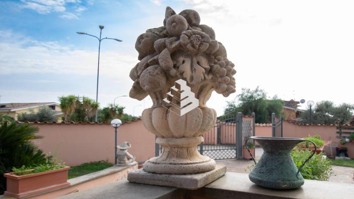 Image No.4-4 Bed Semi-Detached for sale