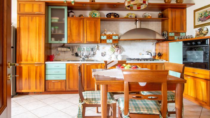 Image No.20-4 Bed Semi-Detached for sale