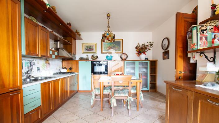 Image No.21-4 Bed Semi-Detached for sale