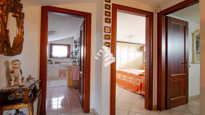 Image No.30-4 Bed Semi-Detached for sale