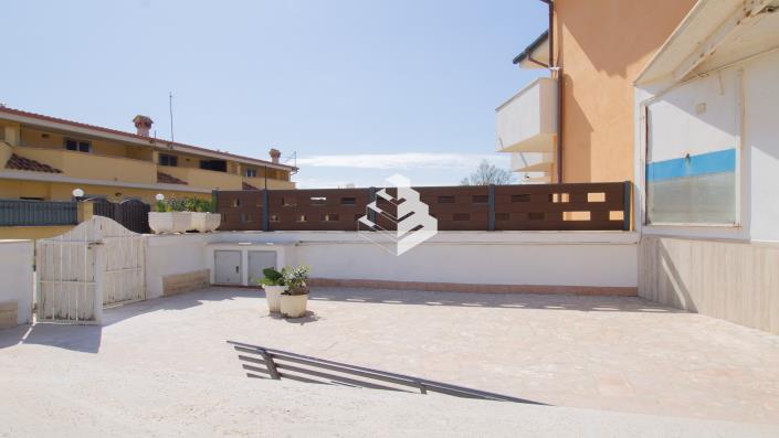 Image No.4-1 Bed Commercial for sale