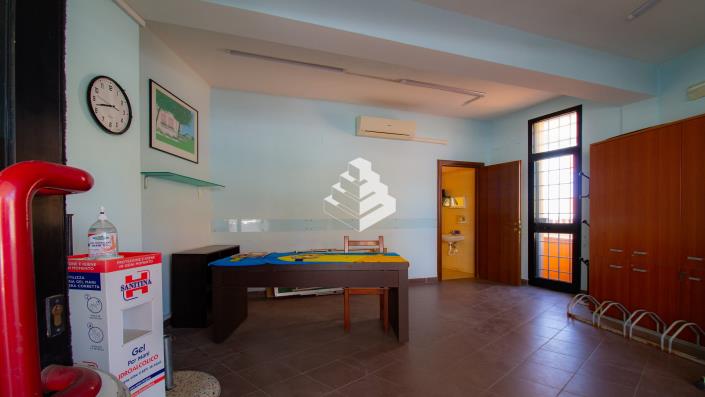 Image No.7-1 Bed Commercial for sale