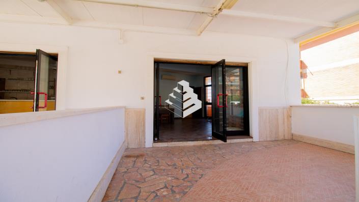 Image No.8-1 Bed Commercial for sale