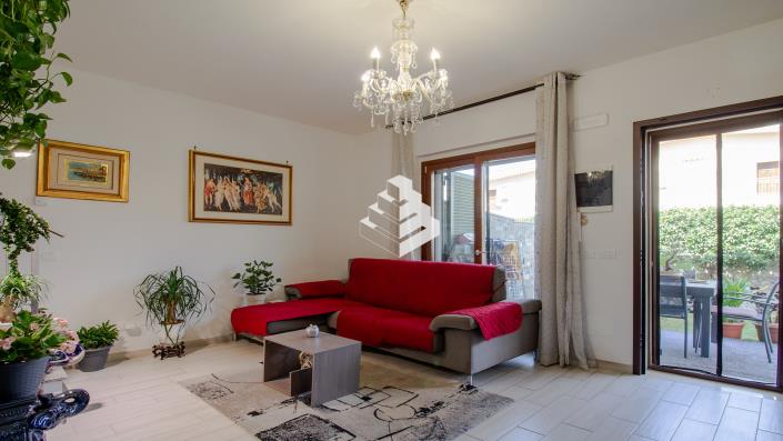 Image No.6-2 Bed Townhouse for sale