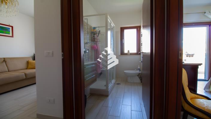 Image No.14-2 Bed Townhouse for sale