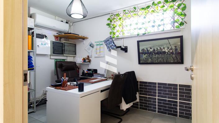 Image No.18-3 Bed Commercial for sale