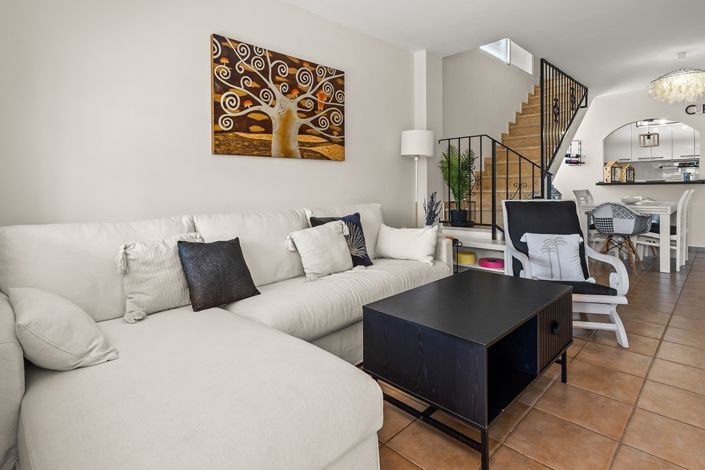 Image No.12-4 Bed Property for sale