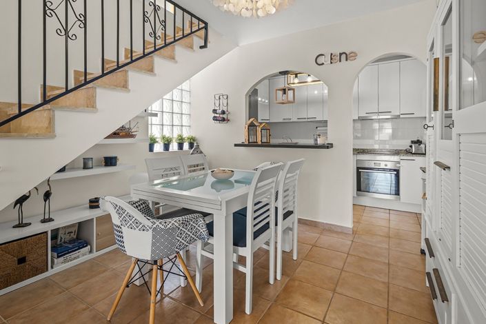 Image No.14-4 Bed Property for sale