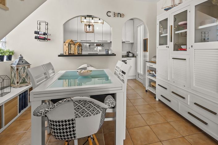 Image No.16-4 Bed Property for sale