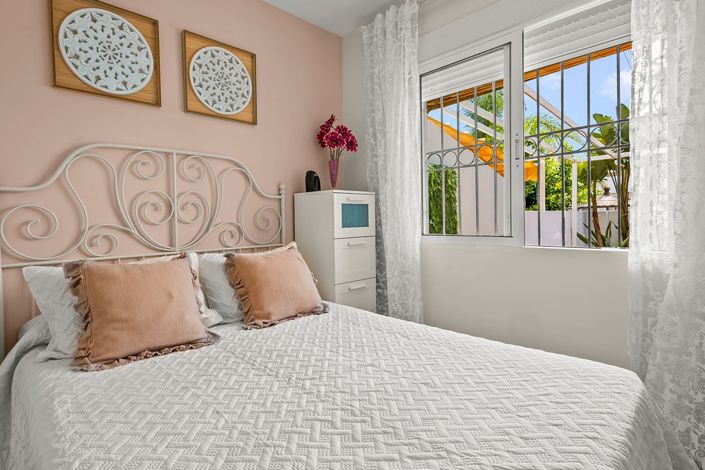 Image No.21-4 Bed Property for sale