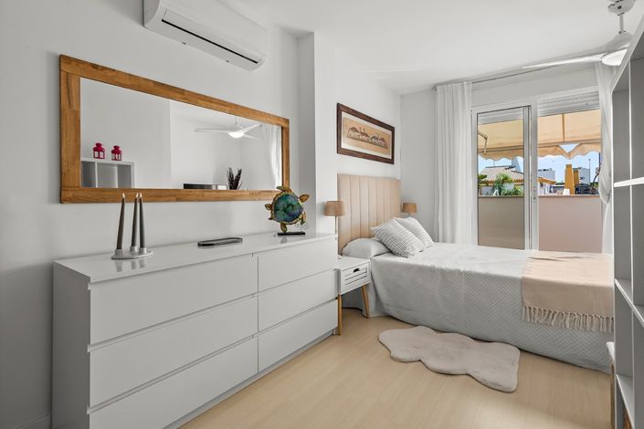 Image No.27-4 Bed Property for sale