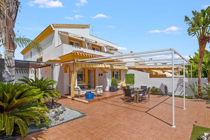 Image No.4-4 Bed Property for sale