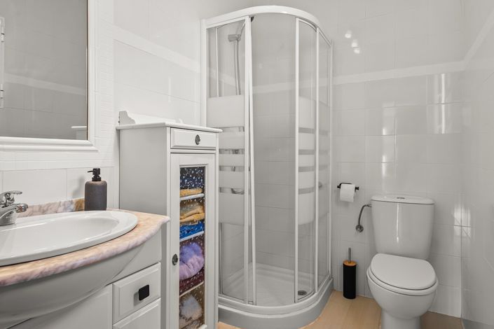 Image No.35-4 Bed Property for sale