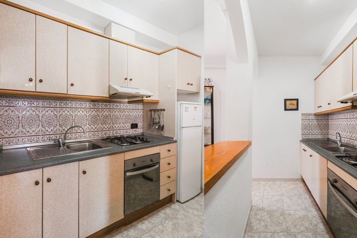 Image No.8-2 Bed Townhouse for sale