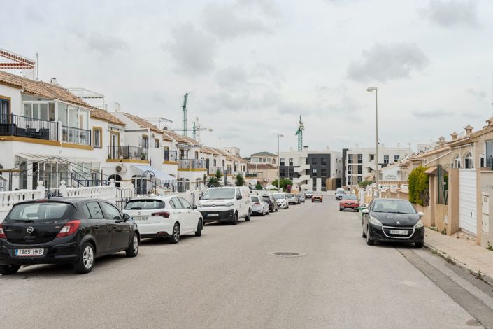 Image No.25-3 Bed Townhouse for sale