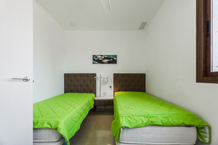 Image No.17-3 Bed Property for sale