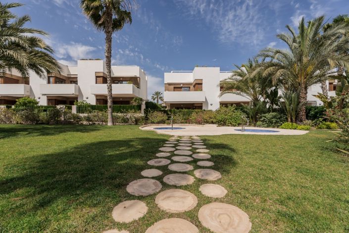 Image No.27-3 Bed Property for sale