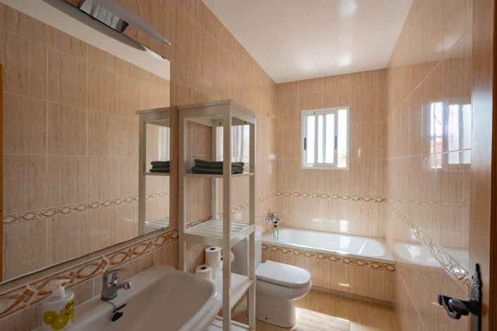 Image No.11-6 Bed Townhouse for sale