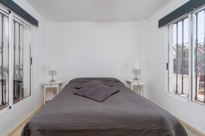 Image No.17-6 Bed Townhouse for sale