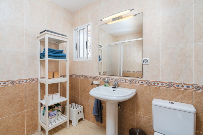 Image No.21-6 Bed Townhouse for sale