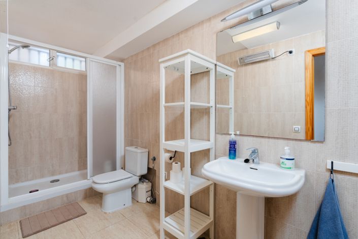 Image No.28-6 Bed Townhouse for sale