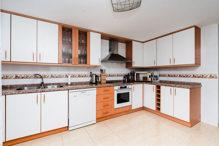 Image No.7-6 Bed Townhouse for sale