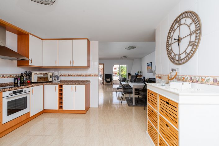 Image No.8-6 Bed Townhouse for sale