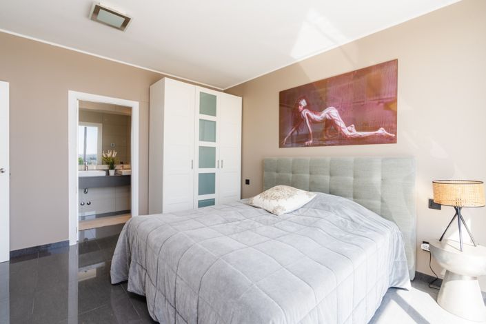 Image No.17-7 Bed Villa for sale