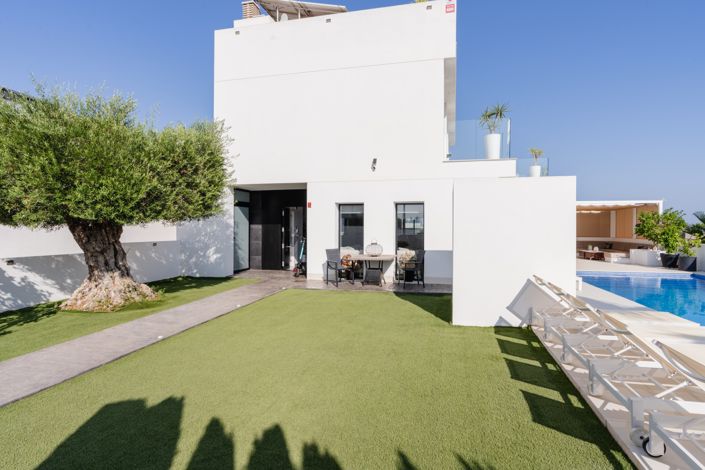 Image No.3-7 Bed Villa for sale