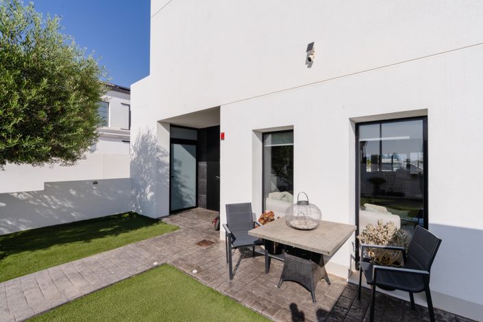 Image No.4-7 Bed Villa for sale