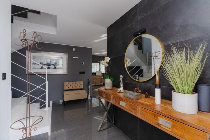 Image No.5-7 Bed Villa for sale