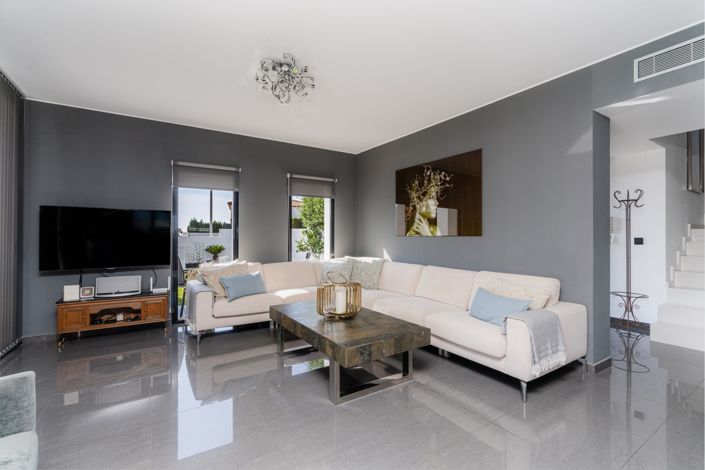 Image No.10-7 Bed Villa for sale