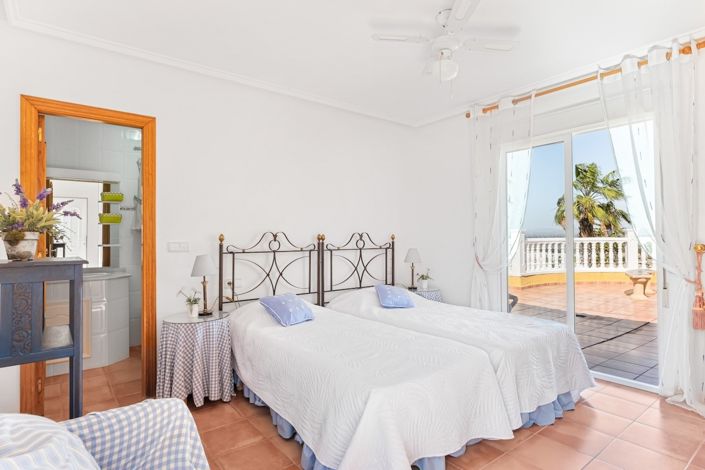 Image No.38-3 Bed House for sale