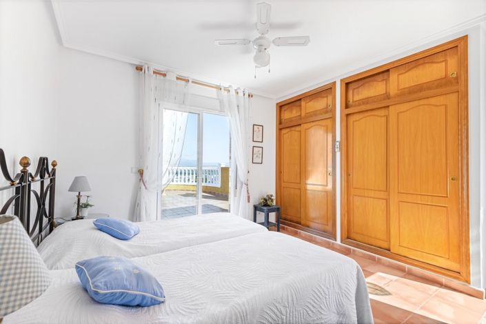 Image No.40-3 Bed House for sale